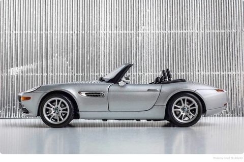  M36896- 1:18 BMW Z8 - mau bac 