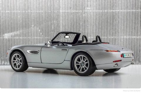  M36896- 1:18 BMW Z8 - mau bac 