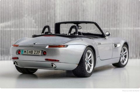  M36896- 1:18 BMW Z8 - mau bac 