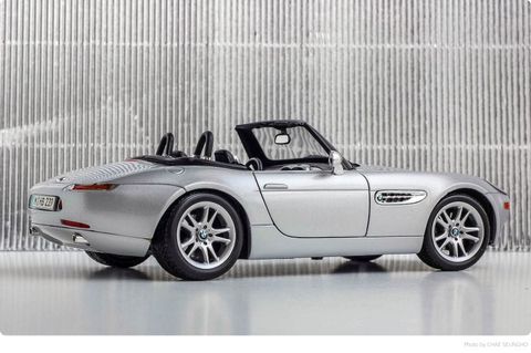  M36896- 1:18 BMW Z8 - mau bac 