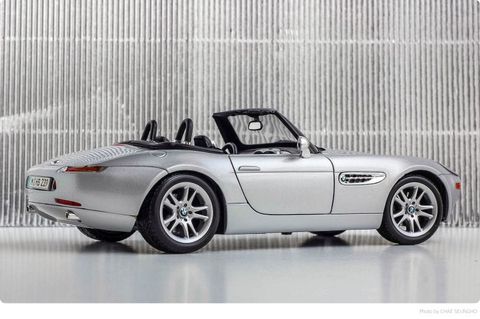  Xe mô hình tỉ lệ 1:18 BMW Z8 