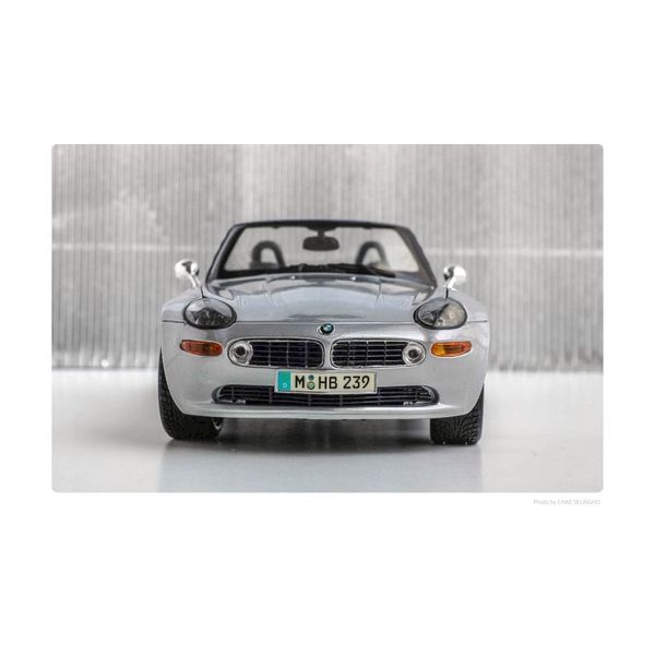Xe mô hình tỉ lệ 1:18 BMW Z8
