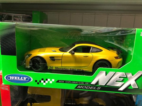 Mô hình xe Mercedes-AMG GTR 1:24 Welly- 24081W-Vàng-1