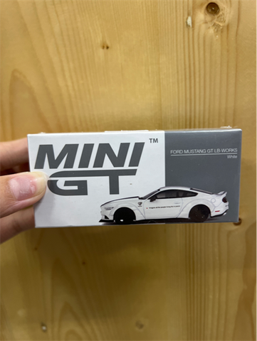  Xe mô hình MINI GT 1/64 LBWORKS Ford Mustang White (RHD) 