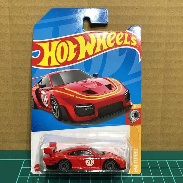 HHD80 Hot Wheels Basic Car