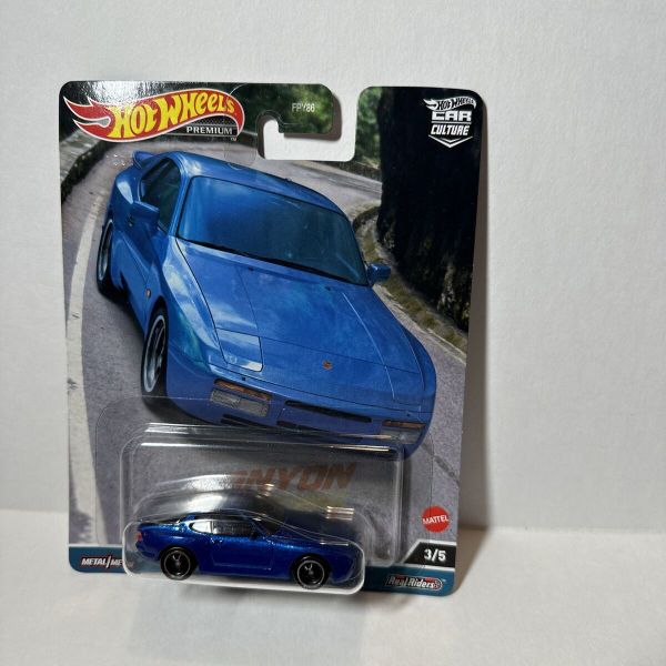 HKC56 Hot Wheels Car Culture Canyon Warriors '89 Porsche 944 Turbo