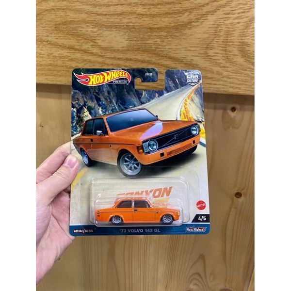Xe mô hình HKC53 23win04 Premium Car Culture - Canyon Warriors - '73 Volvo 142 GL