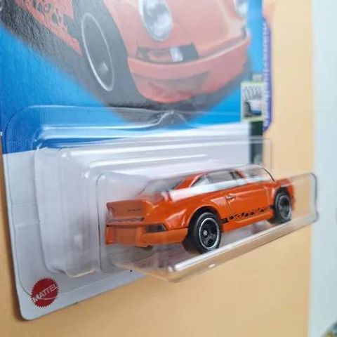  Mô hình xe HKJ82 Hot Wheels Porsche 911 Carrera RS 2.7- Orange 