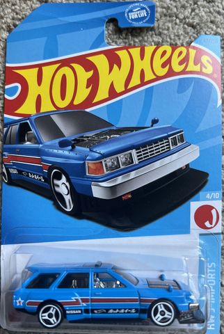  Xe mô hình HNK28 Hot Wheels Basic Nissan Maxima Drift Car 