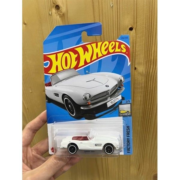 HNJ99 Hot Wheels BMW 507 Basic Car