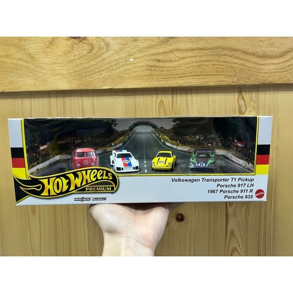 HRT54 Hot Wheels Premium Collector Set - Porsche Renschport