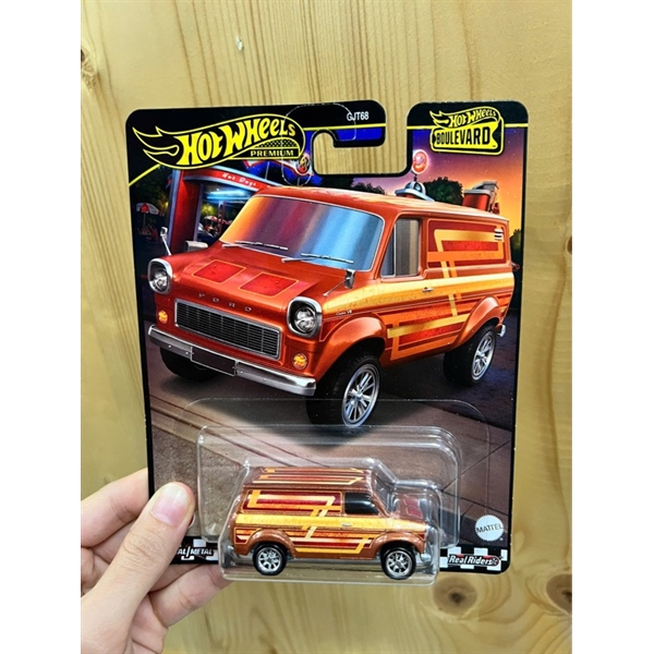 HRT76 23win04 Boulevard Ford Transit Supervan