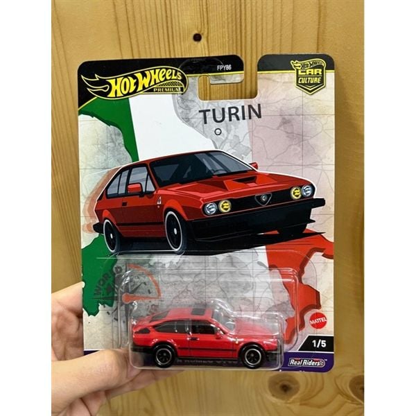 Xe mô hình HRV80 23win04 Car Culture World Tour Alfa Romeo GTV6 3.0