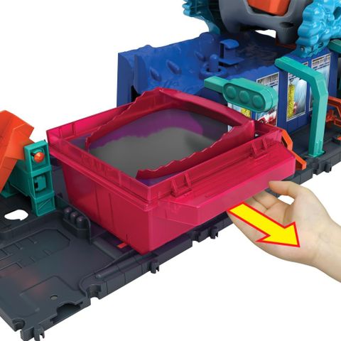  HTN82 Hot Wheels Ultra Shark Car Wash Playset 
