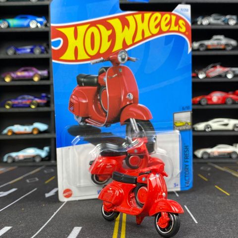  HXP89 Hot Wheels Basic Car Vespa 90 SS Super Sprint (1966) 