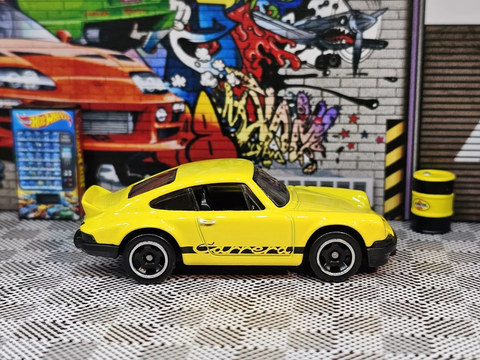  HXP85 Hot Wheels Basic Car, Porsche 911 Carrera RS 2.7 - Yellow 