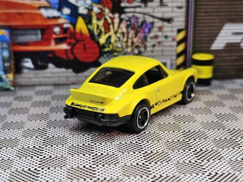  HXP85 Hot Wheels Basic Car, Porsche 911 Carrera RS 2.7 - Yellow 