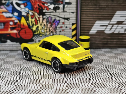  HXP85 Hot Wheels Basic Car, Porsche 911 Carrera RS 2.7 - Yellow 