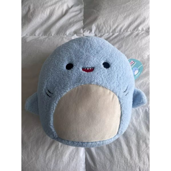 23win08 com gấu bông Squishmallows cá mập Davie 40cm
