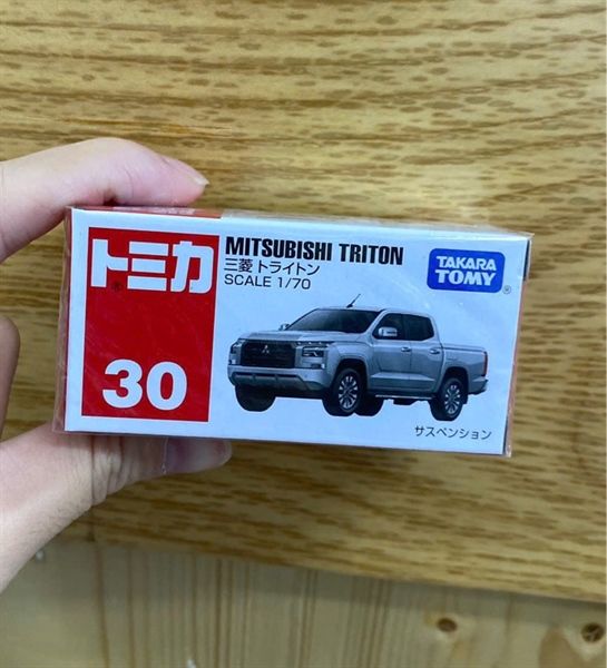 Mô hình xe Tomica 30 Mitsubishi Triton Box ( Bạc)