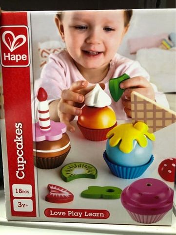  E3157B - Đồ chơi xếp chồng bánh cupcake Hape 