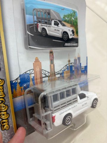  212053056T12 Xe Mô Hình MAJORETTE Isuzu D-Max Song Teaw White Edition 