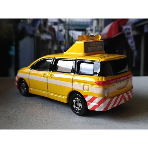  Tomica 88 Nissan Elgrand Road Patrol Car 