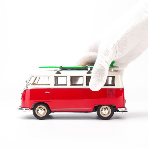  Mô hình xe Volkswagen T1 Bus (1963) With Surf Board 1:24 Welly Red 