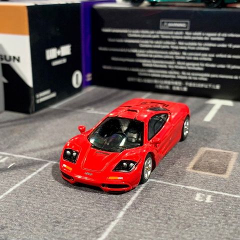  Xe mô hình MINI GT 1/64 McLaren F1 Red Left Handle 