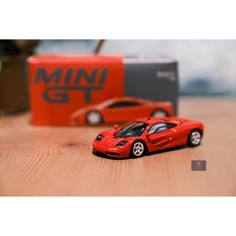  Xe mô hình MINI GT 1/64 McLaren F1 Red Left Handle 