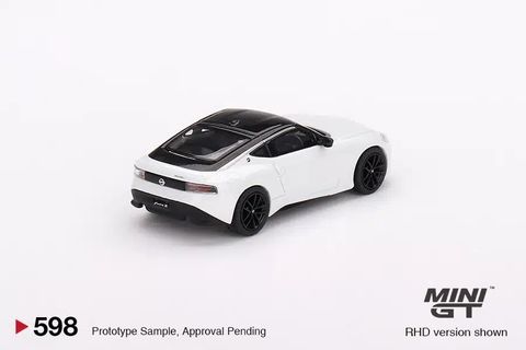  Xe mô hình MINI GT 1/64 Nissan Fairlady Z 2023 Everest White Right Handle 