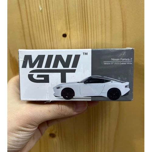 MINI GT 1/64 Nissan Fairlady Z 2023 Everest White Right Handle