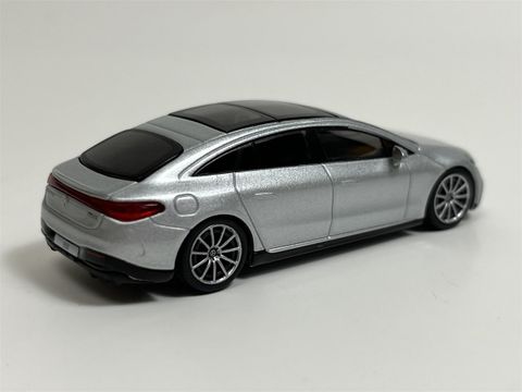  Mô hình xe MINI GT 1/64 Mercedes-Benz EQS 580 4MATIC Hi-Tech Silver Metallic (Left Handle) 
