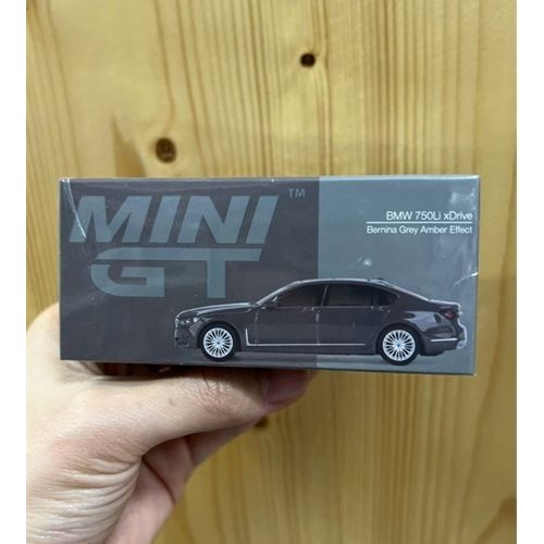 MINI GT 1/64 BMW 750Li xDrive Bernina Gray Amber Effect (Left Handle)