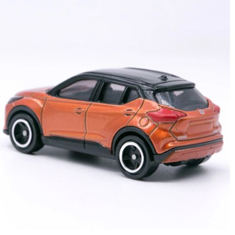  Tomica 06 Nissan Kicks 