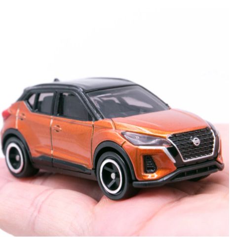  Tomica 06 Nissan Kicks 