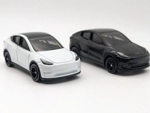  Tomica 28 Tesla Model Y (White) 