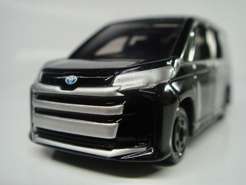  Tomica No.50 Toyota Noah ( Đen) 