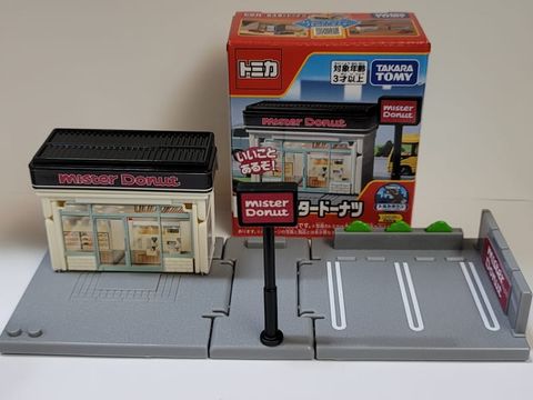  Tomica World 228813- Donut Restaurant Mister Donut 