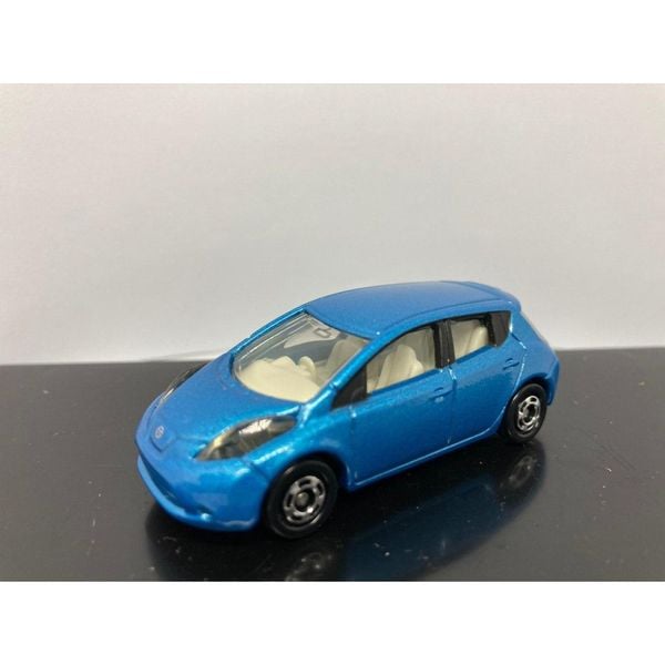 Ô Tô Đồ Chơi Tomica 120 Nissan Leaf màu xanh