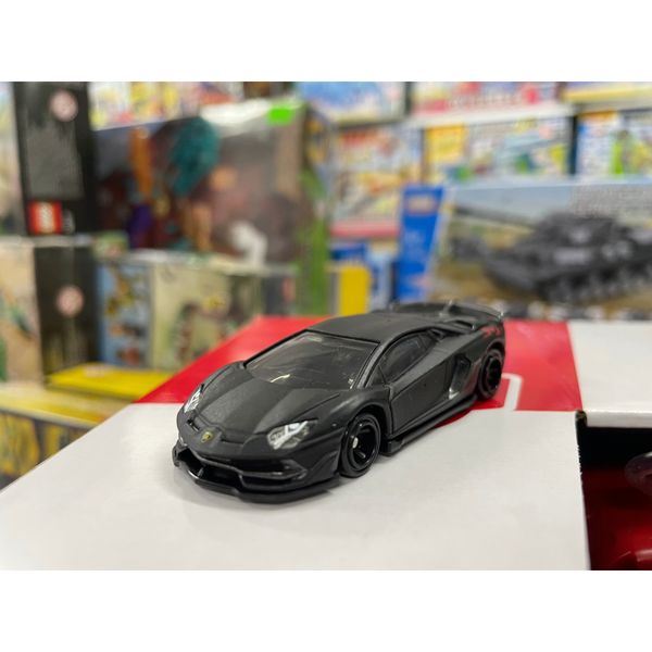 Tomica Lamborghini Aventador SVJ