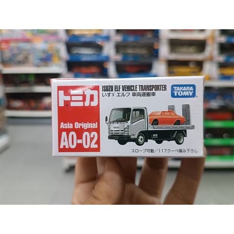  Tomica AO-02 Isuzu ELF Carrier Truck 