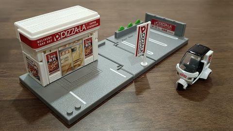  Tomica World 906629 - Tomica Town Pizza-La ( with Tomica) 