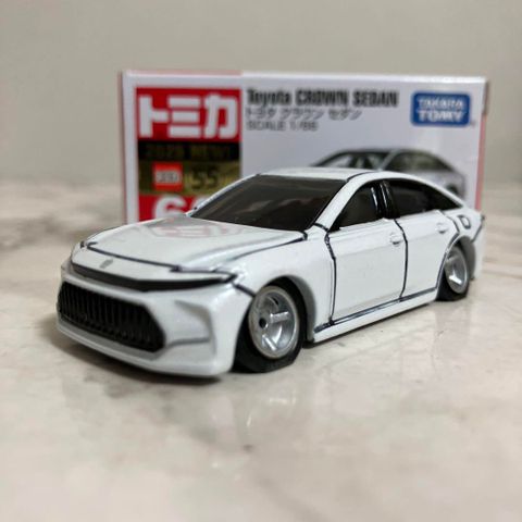  Xe mô hình Tomica 62 Toyota Crown Sedan (trắng) 