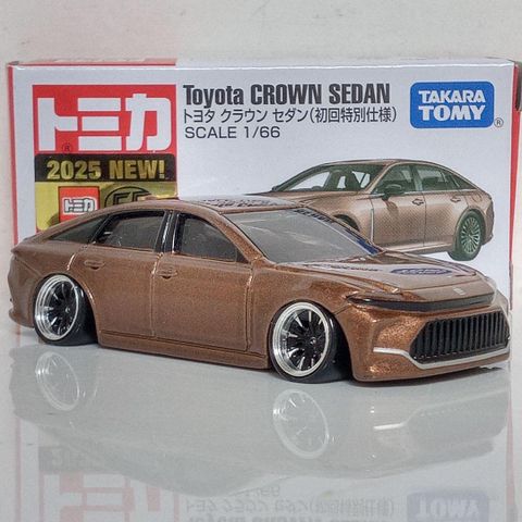  Xe mô hình Tomica 62 Toyota Crown Sedan (nâu) 