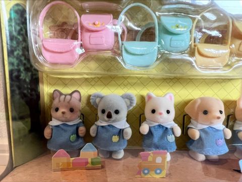  Đồ chơi những người bạn rừng xanh 18-BT Sylvanian Families Forest Fun Set Full of Friends 