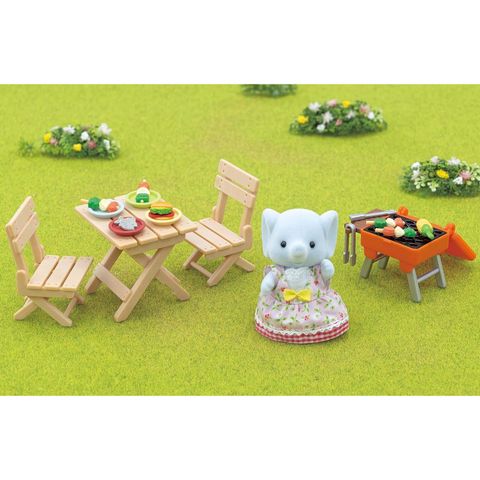  DF-16 Sylvanian Families Elephant Girl: Blue Sky Barbecue Set, Doll and Furniture Set 