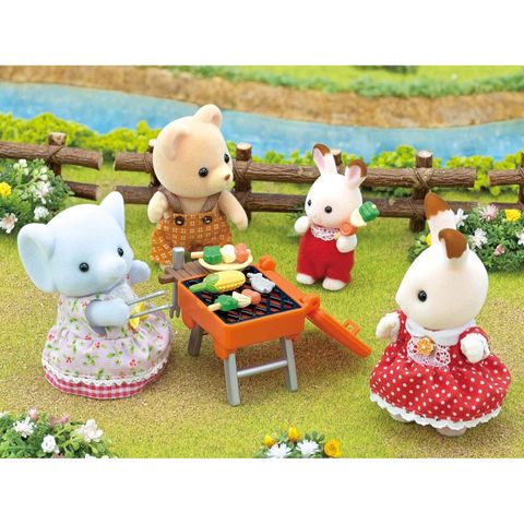  DF-16 Sylvanian Families Elephant Girl: Blue Sky Barbecue Set, Doll and Furniture Set 