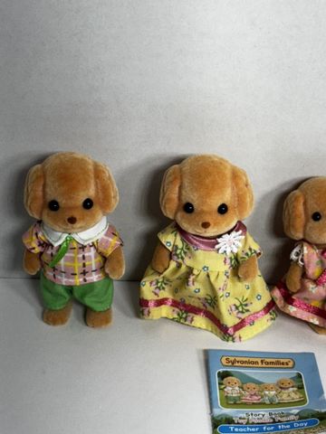  Đồ chơi FS-29 Sylvanian Families Doll Toy Poodle Family - gia đình chó Poodle 
