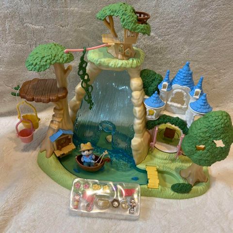  Đồ chơi thác nước trong rừng KO-75 Sylvanian Families Family Trip Home Big Waterfall Secret Forest 